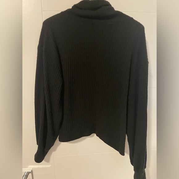 Turtle neck sweater with romantic sleeves - Picture 2 of 4